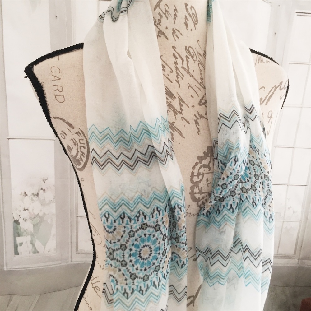 Charming Charlie Tassel Scarf White NWT Boho - Picture 3 of 6